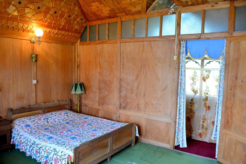 Hotel Kings Houseboats Srīnagar Pokoj fotografie