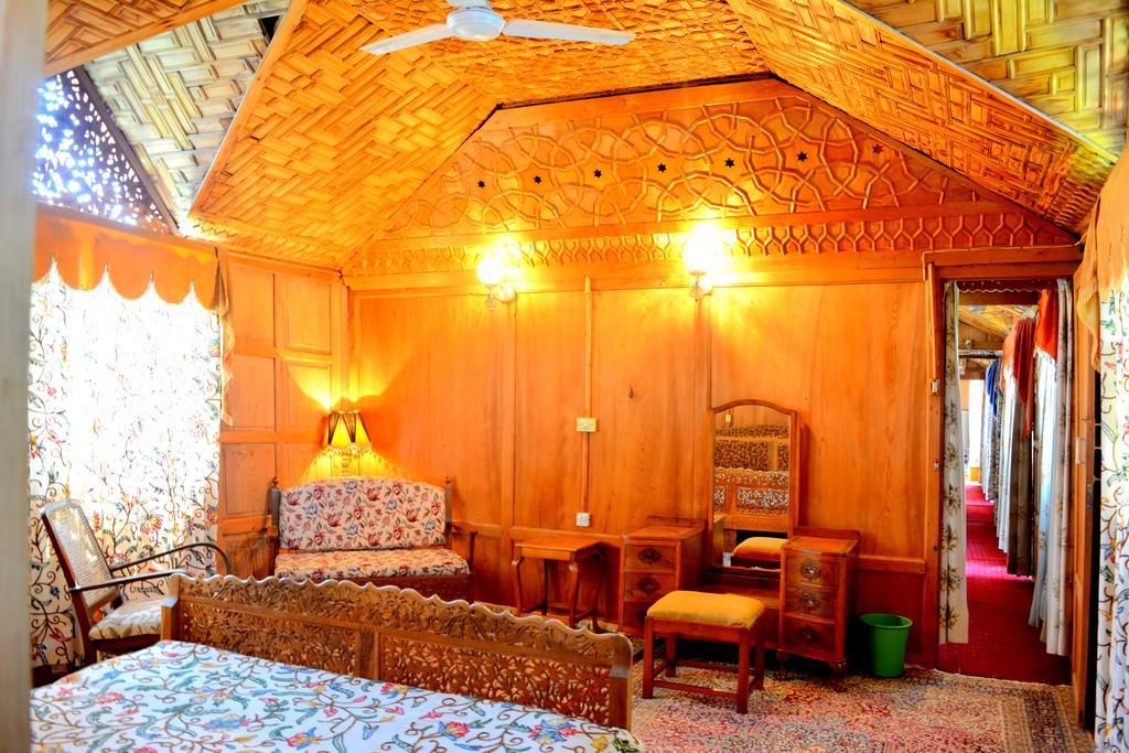 Hotel Kings Houseboats Srīnagar Pokoj fotografie