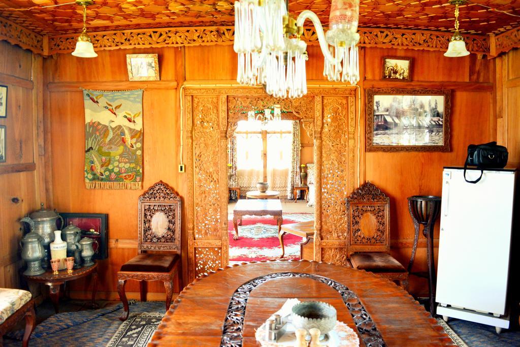 Hotel Kings Houseboats Srīnagar Exteriér fotografie
