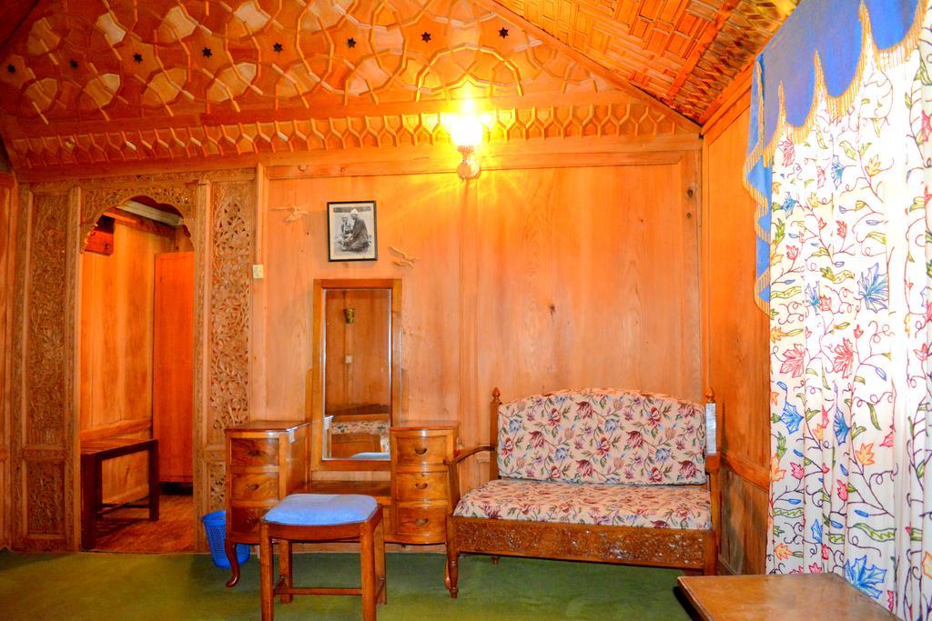 Hotel Kings Houseboats Srīnagar Pokoj fotografie